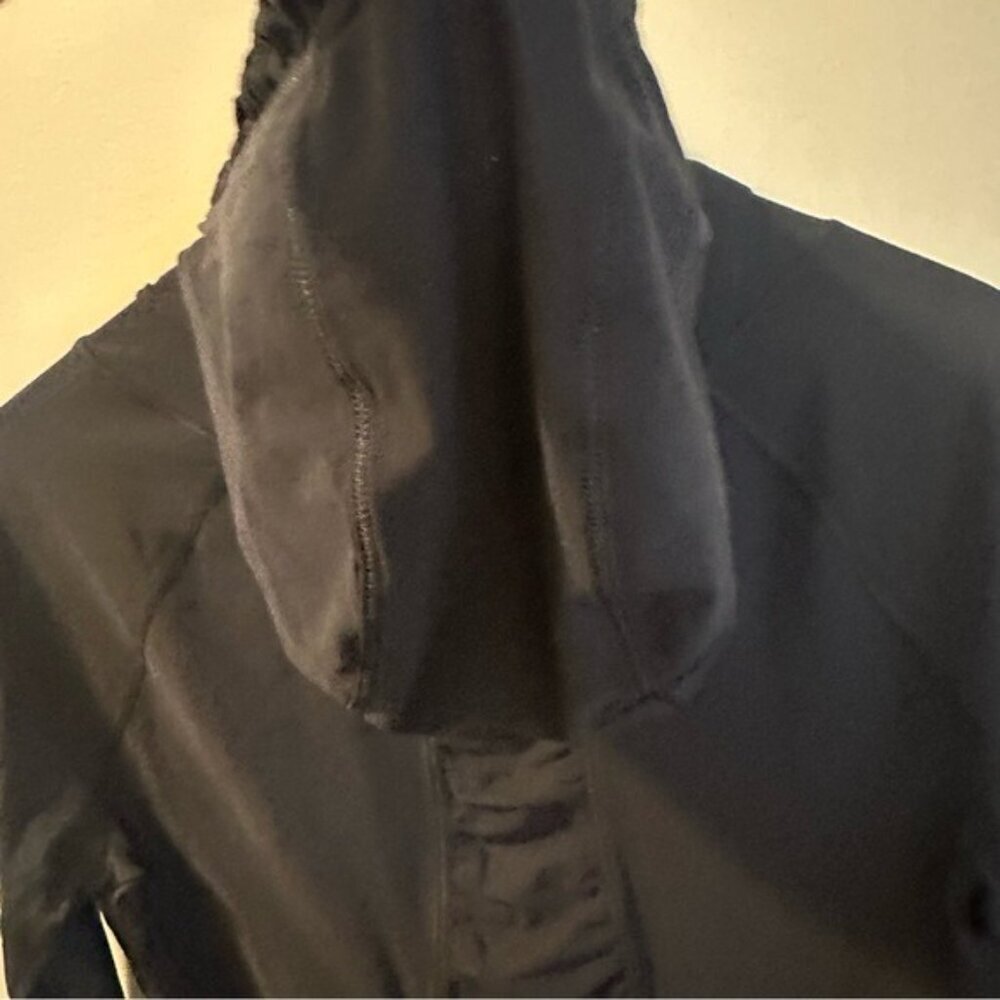 Lululemon Black Waterbound Hoodie Size 4 Ponytail Hood Activewear - Picture 11 of 13
